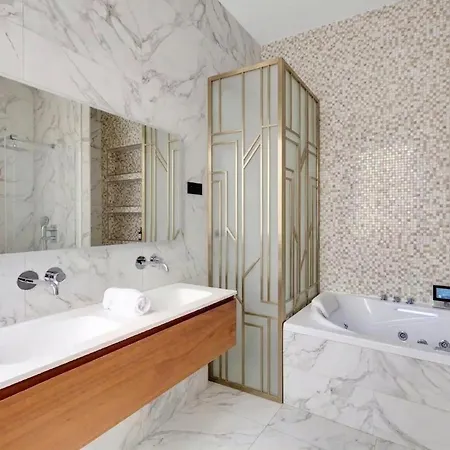 3br Georges V Champs Elysee Apartment Paris