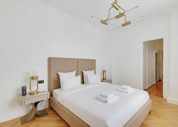 Διαμέρισμα 3br Georges V Champs Elysee *